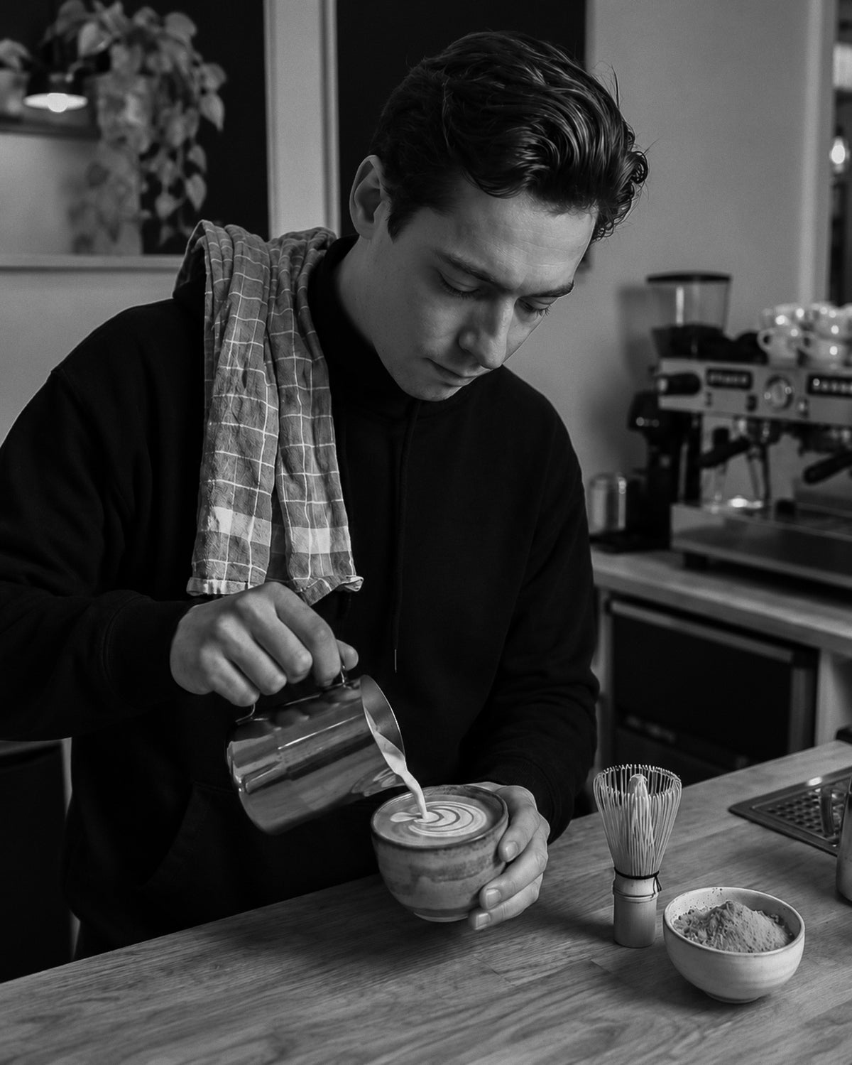 Eljakim Demarcke, café owner, pouring latte art